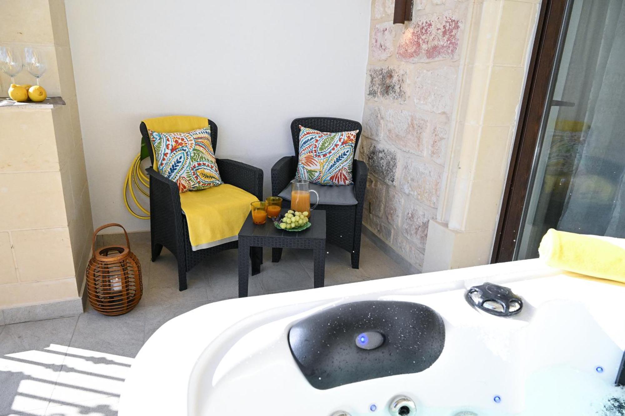 Fl 1 Ta'Lonza Luxury With Hot Tub By Homely Mellieħa Exterior foto